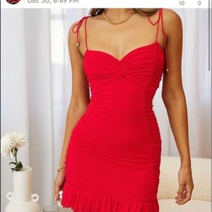 Selfie Leslie red dress